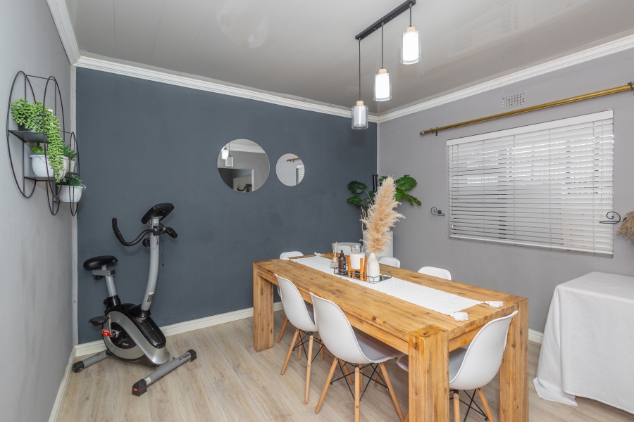 2 Bedroom Property for Sale in Uitsig Western Cape